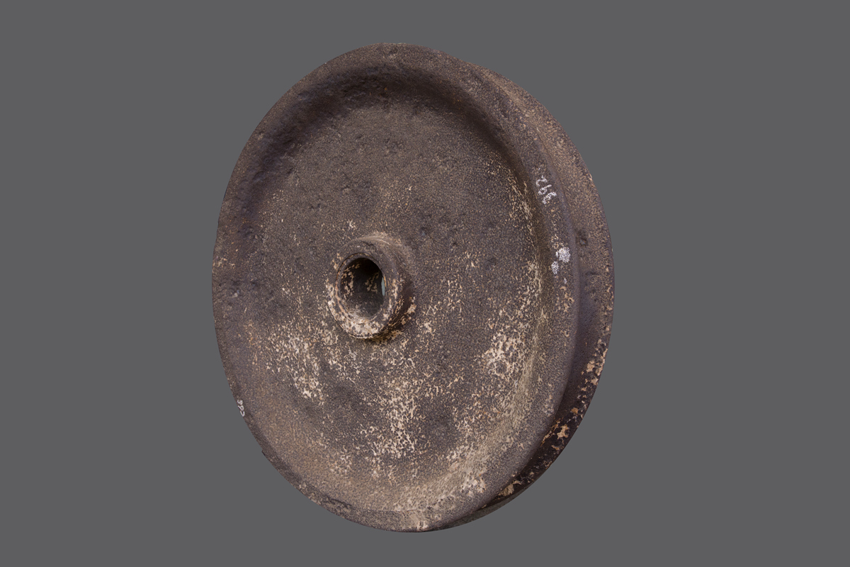 1890-1895年威海龙庙嘴炮台21厘米口径大炮炮轮 — 